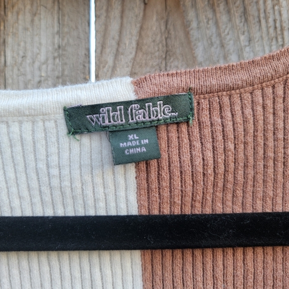 Color Block Split Cropped Cardigan - Picture 3 of 5